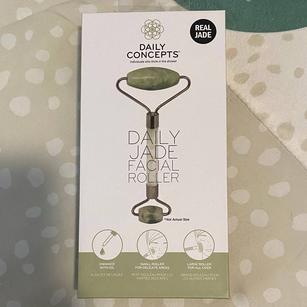 Daily Concepts Jade Facial Roller - Green